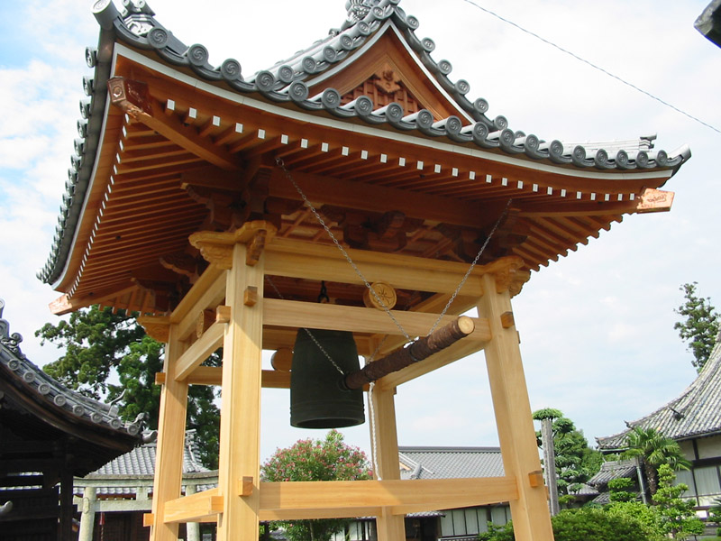 三木市上の丸町