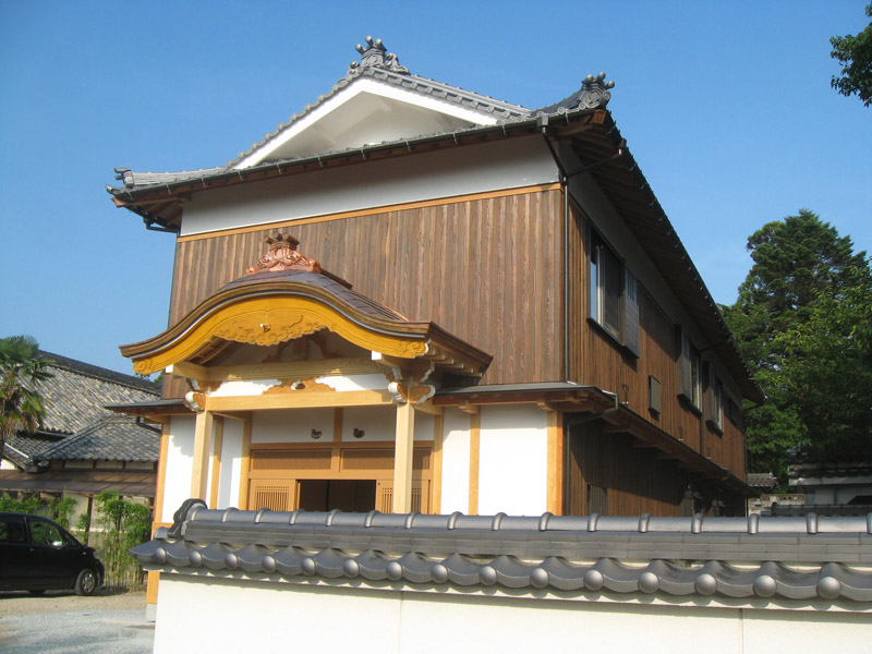 三木市上の丸町